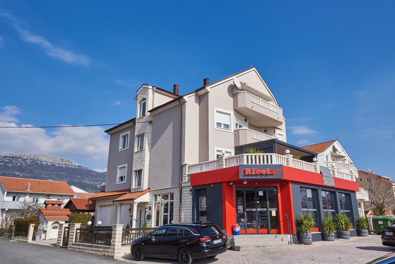 Apartments Lovric With Sea View Kastela Bagian luar foto