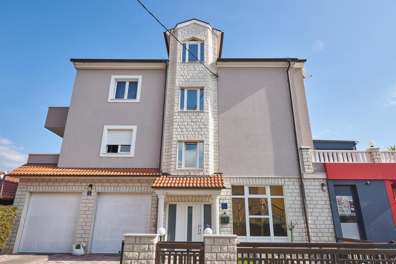 Apartments Lovric With Sea View Kastela Bagian luar foto