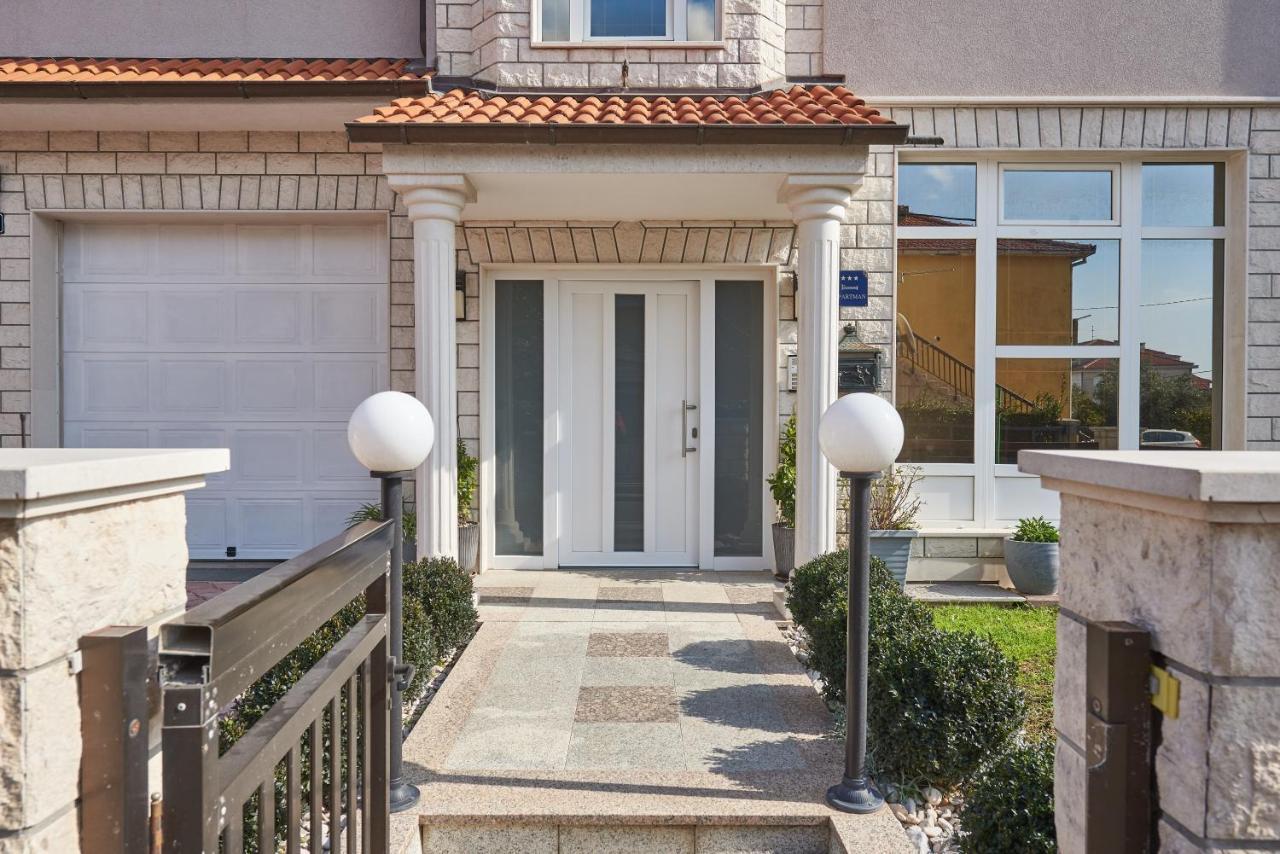 Apartments Lovric With Sea View Kastela Bagian luar foto