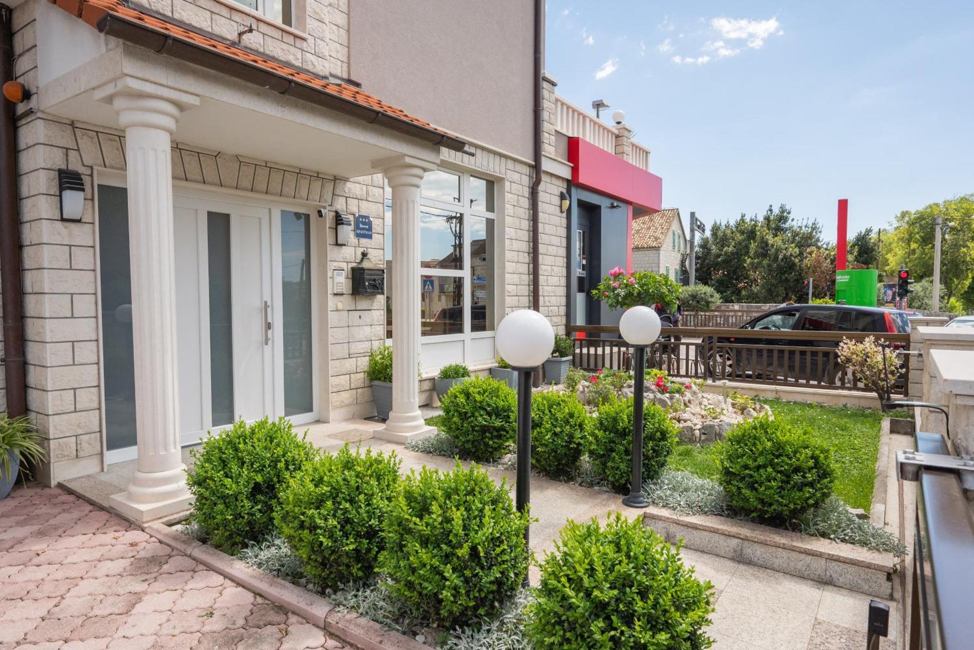 Apartments Lovric With Sea View Kastela Bagian luar foto
