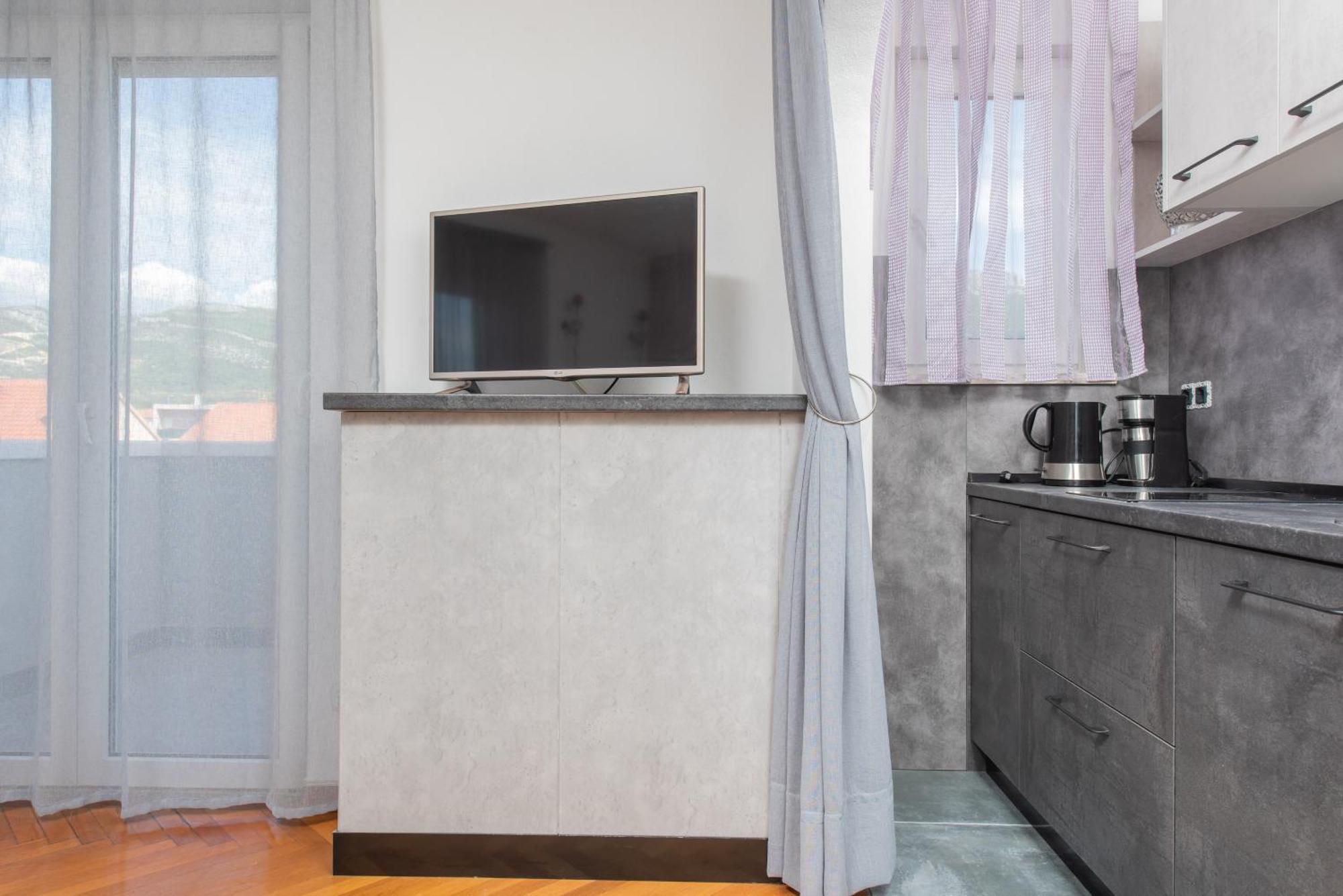 Apartments Lovric With Sea View Kastela Bagian luar foto