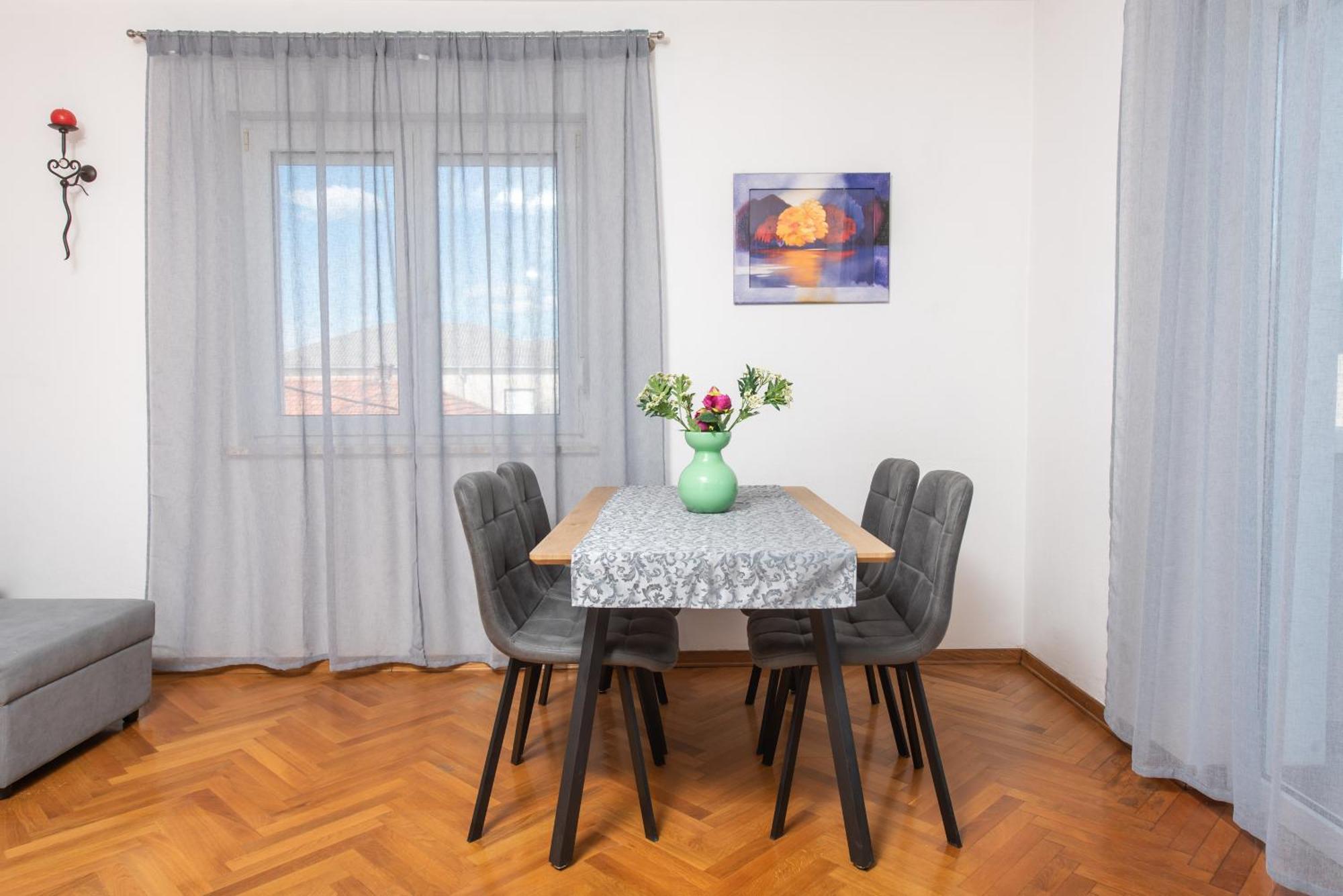 Apartments Lovric With Sea View Kastela Bagian luar foto